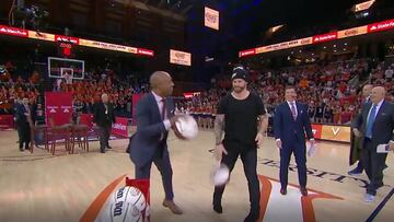 Jay Williams apuesta 100 mil dólares con Chris Long por una canasta