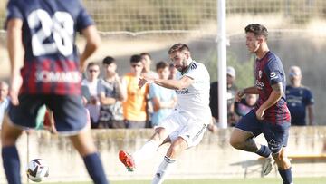 Jon Moncayola, del Osasuna, en el partido de pretemporada 22-23 ante la SD Huesca.