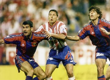 Camiseta utilizada para la final de la Copa del Rey de la temporada 1995/96 frente al Fútbol Club Barcelona con un cambio en el estilo de las rayas rojiblancas.