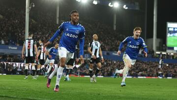 Iwobi frena al Newcastle y rescata al Everton en el 99'