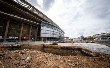 Las obras del Spotify Camp Nou contin¨²an en los plazos previstos del calendario del Espai Bar?a. Las demoliciones avanzan en el Estadio y la imagen del templo del barcelonismo, tal y como lo conoc¨ªamos, ya forma parte de la historia.