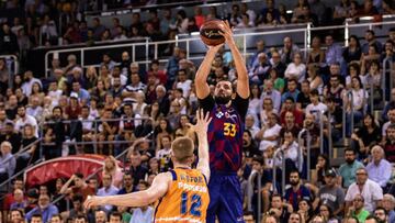 Nikola Mirotic 'voló' por encima del Valencia