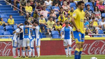 GRA520. LAS PALMAS DE GRAN CANARIA (CANARIAS) , 24/09/2017.- Los jugadores del Leganés, celebran el gol marcado por el delantero de Guadalupe Claudio Beauvue a la UD Las Palmas, durante el partido de la sexta jornada de la Liga Santander, que ambos equipos han disputado esta tarde en el Estadio de Gran Canaria. EFE/Ángel Medina G.
