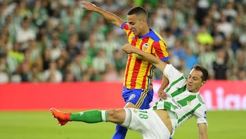 El Betis de Guardado cae con el Valencia en un juego de locura