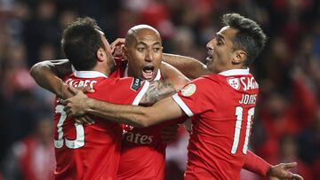 Raúl Jiménez se queda en la banca en la goleada del Benfica