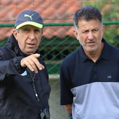 Juan Carlos Osorio visita el entrenamiento del Cali