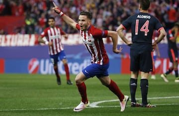 Saúl celebra su gol al Bayern.