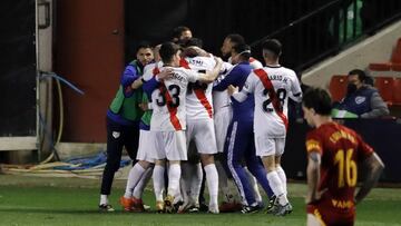 El equipo franjirrojo celebra uno de sus goles al Zaragoza.