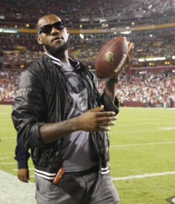 Le Bron James presente en el último Súper Bowl.