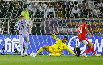 Federico Valverde anotó el segundo gol del Real Madrid nada más comenzar el segundo tiempo. En la imagen se dirige a chutar el balón.