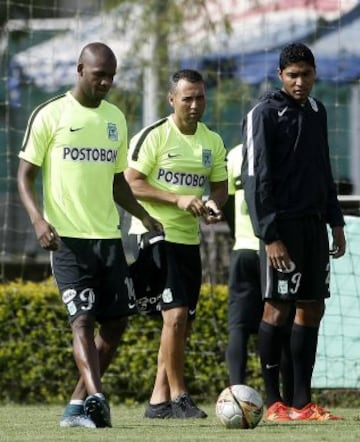 El atacante cumple su primer entrenamiento a servicio de Reinaldo Rueda.