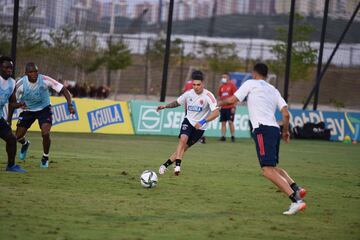 Los dirigidos por Reinaldo Rueda tuvieron su tercer día de prácticas. En la mañana hicieron trabajo de campo mientras que en la tarde se realizó gimnasio y trabajo en cancha.