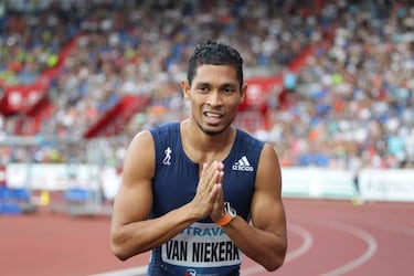 Wayde van Niekerk breaks 300m World Record