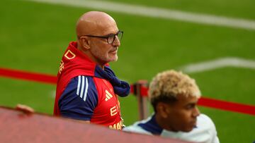 De la Fuentye y Lamine Yamal, en un entrenamiento de la Selección.