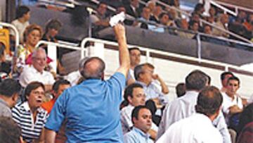 <b>EXPLOTÓ EL PALAU. </b>Rivera fue el centro de las iras de la afición. públicos+4