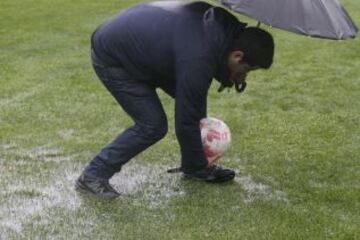 La lluvia que cay&oacute; en Talcahuano casi impide la realizaci&oacute;n del partido. Igual pudieron jugar en el CAP.