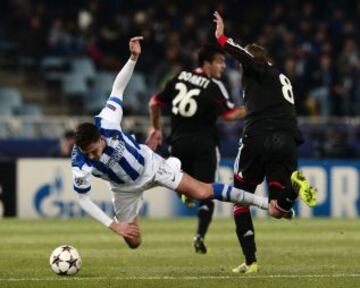 Gorka Elustondo y Lars Bender.