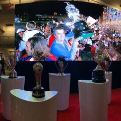 Rinden tributo a Jorge Vergara con trofeos