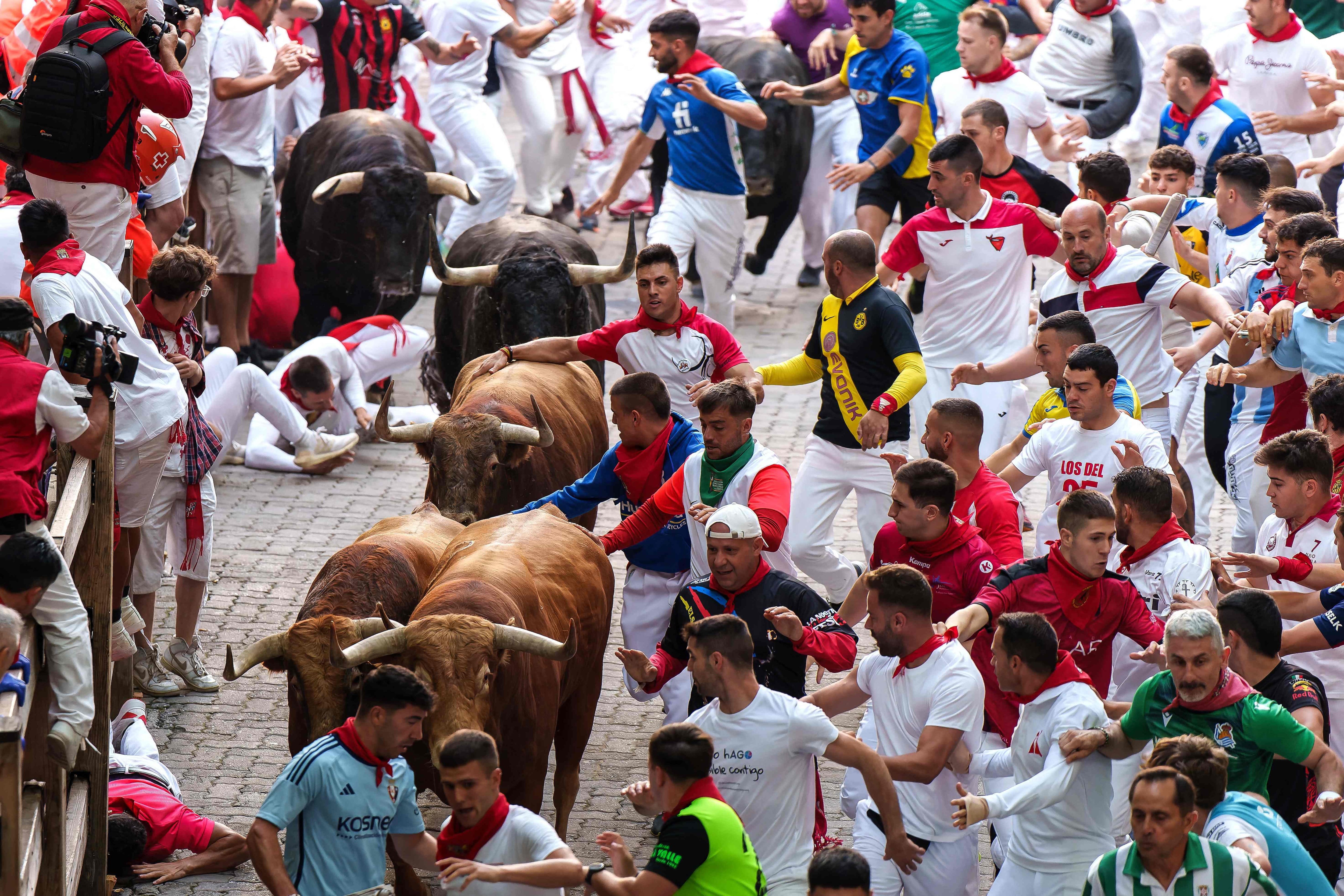 San Fermín 2024, resumen y vídeo del sexto encierro de los Sanfermines de Pamplona hoy | Última hora