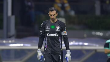 Marcelo Barovero después de un encuentro con el Atlético de San Luis.