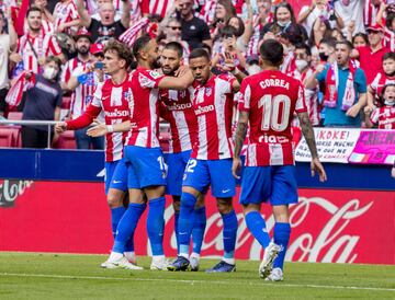 Los jugadores rojiblancos celebran el 1-0 de Carrasco al Espanyol.