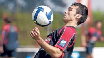 <b>HABILIDAD. </b>Barral, controlando un balón en el entrenamiento.