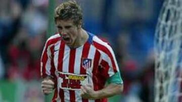 <b>EN DUDA.</b> Fernando Torres no encuentra en su equipo el respaldo suficiente a su progresión.