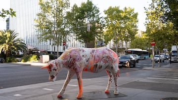 16/09/24 EXPOSICION Madrid Cow Gellery
La Organización Interprofesional de la Carne de Vacuno de España, Provacuno , en colaboración con el Ayuntamiento de Madrid , ha sacado a las calles de la capital una gran exposicion urbana de más de treinta artistas que han ilustrado las esculturas talladas a mano.