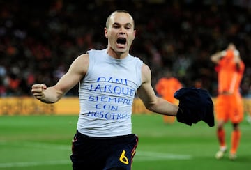 Andrés Iniesta celebra su gol.