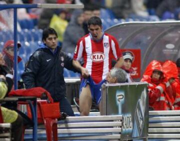 Reacción de Raúl García tras ser expulsado en el partido de Liga contra el Athletic Club en 2008.
