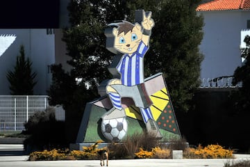 VVista a la entrada de la Universidad del Ftbol y Ciencias del Deporte (UFD) del club de ftbol Pachuca. 