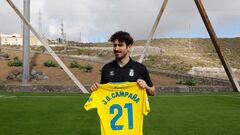 José Campaña posa con la camiseta de Las Palmas.