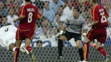 <b>GOLAZO DE BAPTISTA</B>. La 'Bestia' Baptista demostró su olfato goleador al rematar en plancha un centro medido de Helguera desde el pico derecho del área de Pinto.