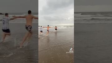 ¡Les quedó idéntico! Jóvenes recrearon en la playa el gol de Di Maria en la final de Qatar 2022