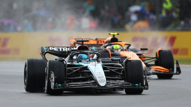 Show británico y tráfico desastroso para Sainz y Alonso