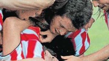 <b>VUELTA OLÍMPICA.</b> Estudiantes culminó su espectacular remontada en el Apertura haciéndolo también en el partido fi nal.