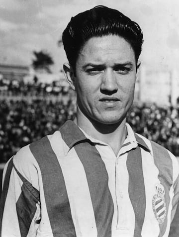 Atlético entre 1944 y 1955, formó parte de la delantera de Seda junto a Vidal, Silva, Campos y Escudero y de la delantera de Cristal con Ben Barek, Pérez-Payá, Carlsson y Escudero. Campeón en dos ocasiones de la Liga, vistió en 221 ocasiones la camiseta rojiblanca. Grandes números de cara a portería. 