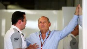 Eric Boullier junto a Ron Dennis.