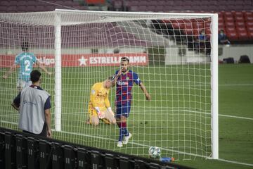 Roberto Torres marca el 1-2 al Barcelona.


 