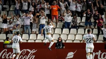 El Albacete celebra un gol con la afición del Carlos Belmonte.