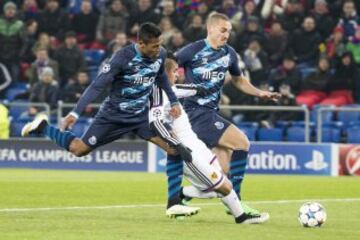 1-0 Derlis Gonzalez anotó el primer tanto entre Casemiro y Maicon.