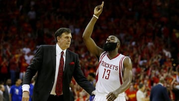 Kevin McHale y James Harden cuando el primero era entrenador de los Rockets.