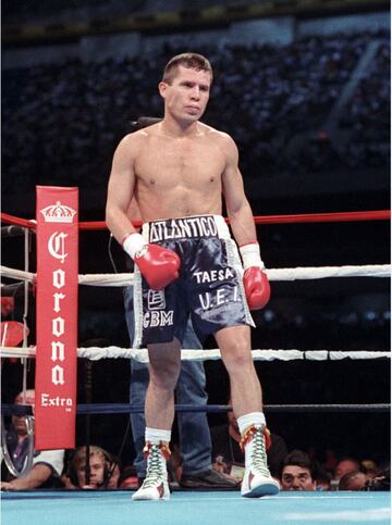 Chávez enfrentó a Meldrick Taylor en 1990, siendo una de sus batallas más difíciles sobre el ring. El gran campeón mexicano se encontraba cerca de la derrota, pero en los últimos segundos, consiguió hacer el daño suficiente para noquear al estadounidense.