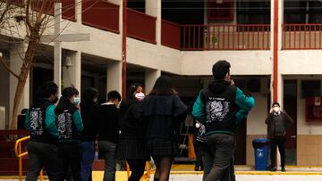 Santiago, 26 de julio de 2021.
El ministro de Educacion, Raul Figueroa, visita el Liceo Miguel Rafael Prado de la comuna de Independencia para dar el puntapie inicial al segundo semestre escolar 2021.
Jonnathan Oyarzun/Aton Chile

