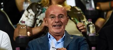 El originario de Fusignano destacó como estratega del AC Milan en los años noventa. Al frente de los rossoneros, Sacchi consiguió una liga, una Supercopa de Italia, dos Copas de Europa, 2 Copas Intercontinentales, 2 Supercopas de Europa. Al mando de la selección italiana, consiguió el subcampeonato en la Copa Mundial 1994.