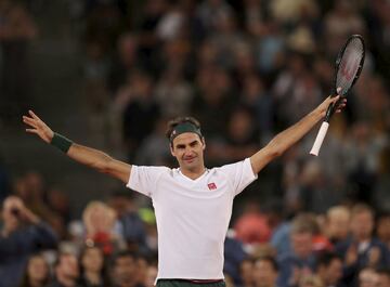 Roger Federer (Basilea, Suiza, 38 años), ganador de 20 Grand Slams, poseedor de casi todos los récords de tenis y rival a batir en la pelea por el ser mejor de siempre, no tuvo unos inicios brillantes en los majors. De hecho, hasta su tercero no ganó un partido. Fue en Australia 2000, cuando venció al ya veterano estadounidense Michael Chang. En Melbourne, y con mucho sufrimiento, dejó en 362 su casillero de victorias al superar en cinco sets a otro americano, Tennys Sandgren. Este año no sumará más. Pasará por el quirófano para intentarlo en 2021.