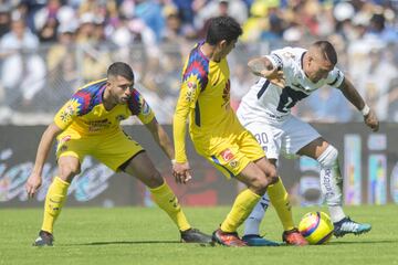 Los cuartos de final quedaron definidos y sin duda la serie más atractiva es el Clásico Capitalino entre América y Pumas. Las ‘Águilas’ saben que siempre que han eliminado a los universitarios en una fase final han logrado salir campeones. Por otra parte, la última vez que se vieron las caras en la fiesta grande, fueron los felinos quienes ganaron la semifinal con global de 4-3. Este partido es sin duda un sinónimo de emoción y pasión para la capital del país.