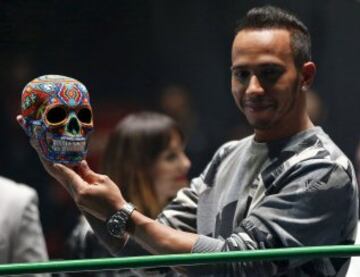 Lewis Hamilton en un acto promocional en México.