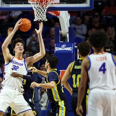 Olivier Rioux debuta como jugador más alto de siempre en la NCAA