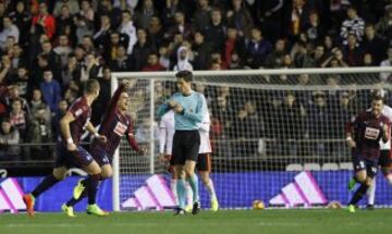 Dani García marca el 0-3 para el Eibar ante el Valencia.